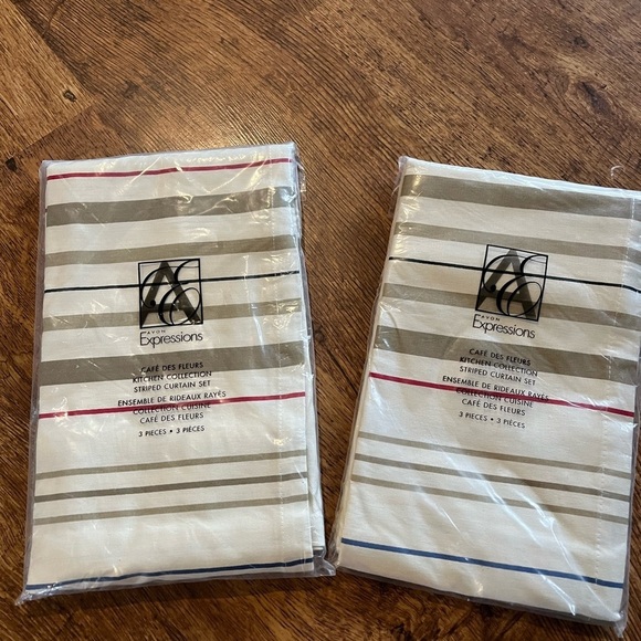 NWT vintage Curtains - Picture 1 of 3